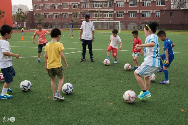 冯莱重返上海男篮 与费雷尔成新赛季外援搭档